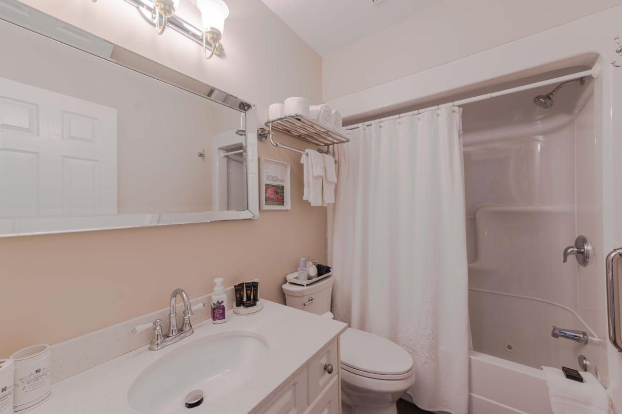 Casa Blanca Boutique Bed & Breakfast Niagara-on-the-Lake ภายนอก รูปภาพ