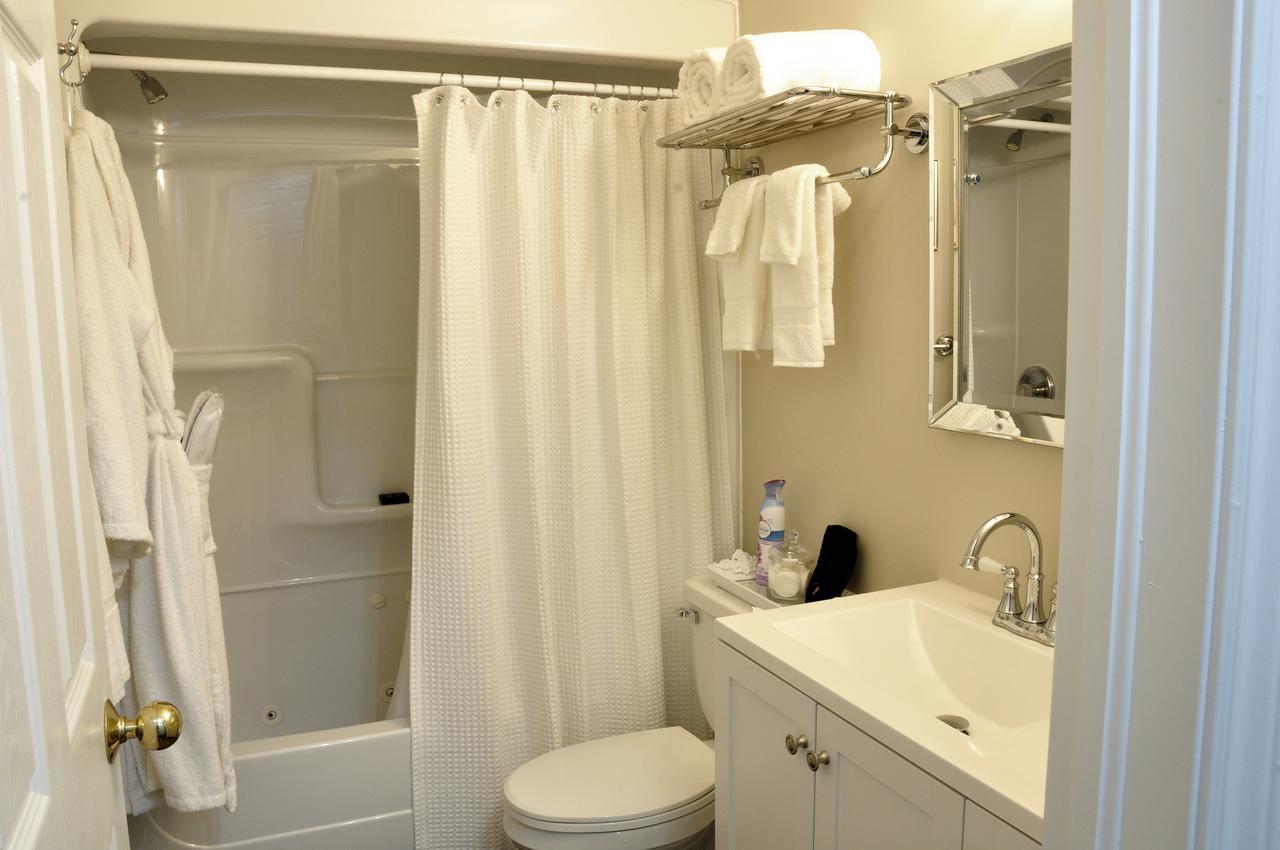 Casa Blanca Boutique Bed & Breakfast Niagara-on-the-Lake ภายนอก รูปภาพ